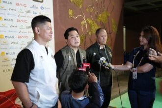 Menteri Pemuda dan Olahraga Erick Thohir (tengah) memastikan Indonesia mengunci posisi runner-up SEA Games 2025 dengan torehan 91 medali emas.