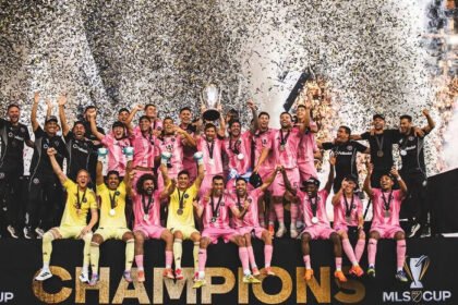 Inter Miami menorehkan sejarah dengan meraih MLS Cup 2025 usai mengalahkan Vancouver 3-1, dibantu dua assist Lionel Messi, menambah koleksi trofi gelandang Argentina itu.