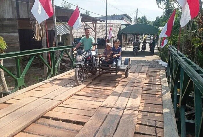 Jembatan Bailey ke-10 rampung, warga Gampong Matang Bangka dan Matang Teungoh kembali beraktivitas normal.