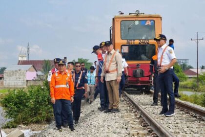 Pemulihan rel Medan–Binjai selesai dikerjakan, layanan kereta api kembali berjalan normal setelah banjir.
