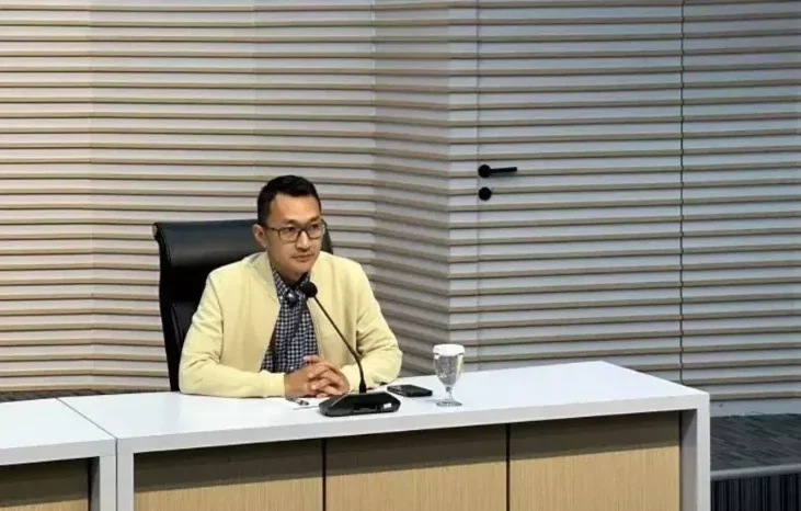 KPK kembali menggeser fokus penyidikan dengan memanggil Komisaris Utama Inhutani-V, Apik Karyana, untuk memberikan kesaksian terkait dugaan transaksi suap dalam pengelolaan kawasan hutan perusahaan negara tersebut.