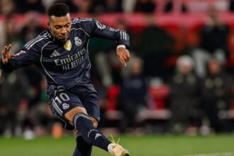 Real Madrid ditahan imbang Girona pada lanjutan La Liga, membuat peluang menyalip Barcelona kembali tertunda.