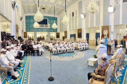 Presiden Prabowo melepas kontingen Indonesia menuju SEA Games 2025 sembari menegaskan rencana pembangunan pusat olahraga 500 hektare.