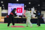 Insiden panas di cabang pencak silat SEA Games 2025 Thailand menyorot kontroversi keputusan wasit, protes keras tim Malaysia, hingga dugaan aksi kekerasan yang memicu penghentian sementara pertandingan.