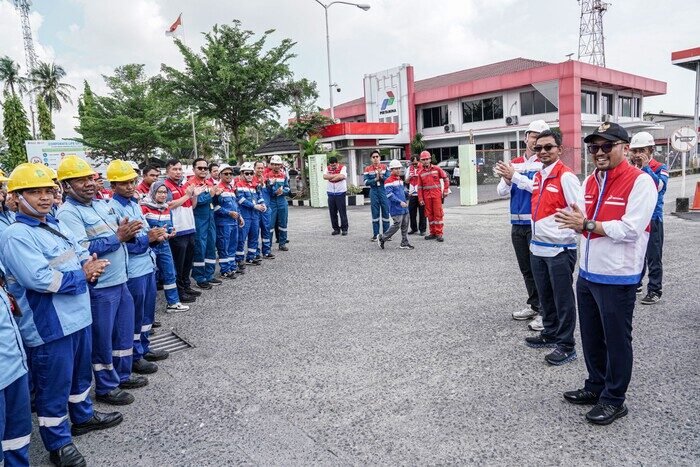 Pertamina Patra Niaga Kerahkan Awak Mobil Tangki Lintas Pulau, Salurkan Pasokan BBM di Wilayah Banjir dan Longsor Sumatera 3 Pertamina Patra Niaga Kerahkan Awak Mobil Tangki Lintas Pulau, Salurkan Pasokan BBM di Wilayah Banjir dan Longsor Sumatera