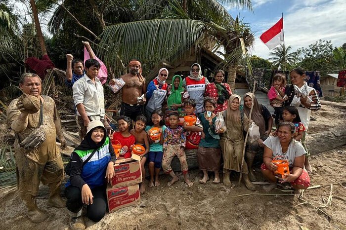 Berkat Video Viral Zulkarnain, Antarkan Relawan Pertamina Peduli Tembus Kampung Sunting yang Terisolasi 3 Berkat Video Viral Zulkarnain, Antarkan Relawan Pertamina Peduli Tembus Kampung Sunting yang Terisolasi