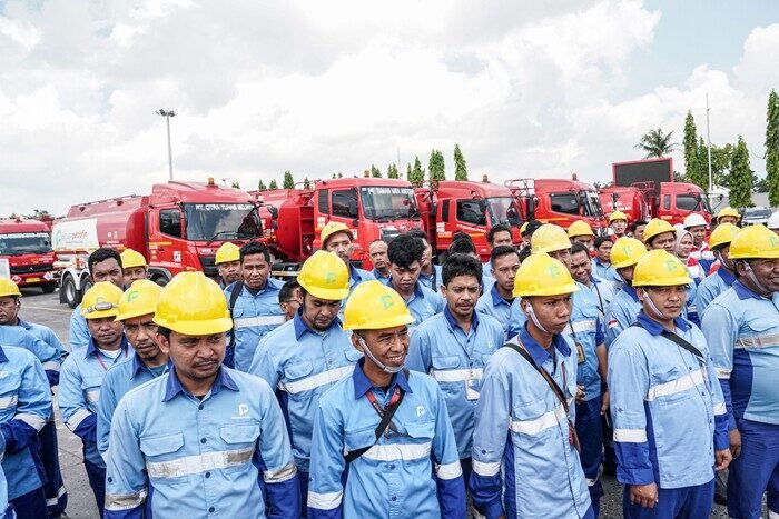 Pertamina Patra Niaga Kerahkan Awak Mobil Tangki Lintas Pulau, Salurkan Pasokan BBM di Wilayah Banjir dan Longsor Sumatera 2 Pertamina Patra Niaga Kerahkan Awak Mobil Tangki Lintas Pulau, Salurkan Pasokan BBM di Wilayah Banjir dan Longsor Sumatera