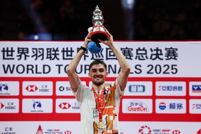 Christo Popov merayakan kemenangan bersejarah usai menjuarai HSBC BWF World Tour Finals 2025.