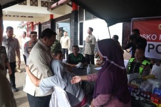 Presiden Prabowo meninjau langsung dampak banjir dan longsor di Tapanuli Tengah sambil menegaskan pentingnya solidaritas nasional.