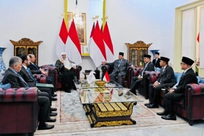 Presiden Prabowo Subianto menerima undangan resmi dari Liga Muslim Dunia untuk berbicara di Muktamar internasional, dengan ajakan khusus dari Sekjen Mohammed bin Abdulkarim Al-Issa yang memuji Indonesia sebagai model kerukunan dunia.