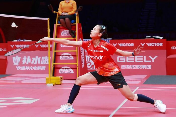 Putri Kusuma Wardani tampil ngotot saat menghadapi An Se-young pada laga Grup A BWF World Tour Finals 2025 di Hangzhou.