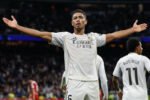 Real Madrid menjaga jarak ketat dengan Barcelona usai menaklukkan Sevilla di Santiago Bernabeu.
