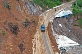BNPB melaporkan akses darat Sibolga–Tapteng di Sumut mulai pulih setelah perbaikan jembatan penting selesai, sementara upaya pencarian korban dan distribusi bantuan terus dipercepat.