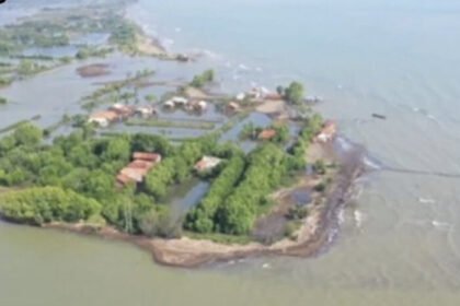 Penurunan muka tanah terus mengancam kota-kota di Jawa, memicu banjir rob dan hilangnya wilayah daratan secara permanen.