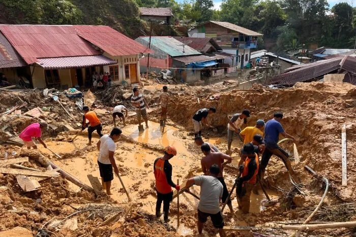 Laporan terbaru BNPB mengungkap peningkatan korban banjir dan longsor di Aceh, Sumatera Utara, dan Sumatera Barat, dengan ribuan warga terdampak serta kerusakan infrastruktur yang meluas.