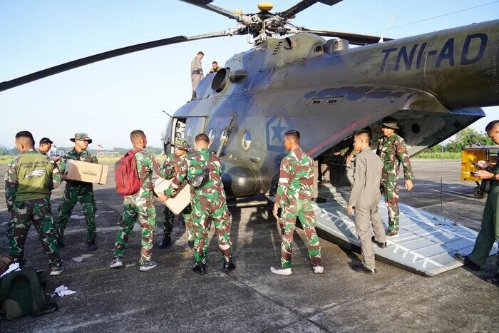 Helikopter MI-17 V5 membawa 1,5 ton bantuan mendesak untuk warga Langsa yang terisolasi akibat terputusnya akses darat.
