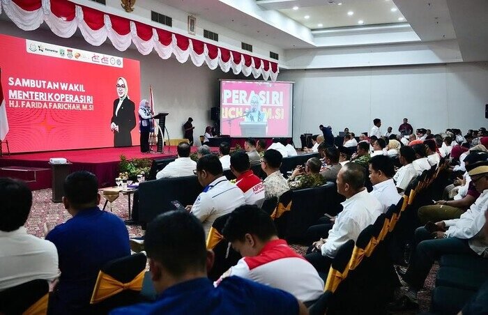 Farida Farichah dan pihak Kejagung menyerahkan bantuan serta menggelar Bimtek untuk Kopdes Merah Putih di Tangerang, sebagai upaya memperkuat ekonomi desa secara profesional.