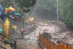 Banjir bandang menerjang kawasan wisata air panas Guci, Kabupaten Tegal, Jawa Tengah, akibat hujan berintensitas tinggi.