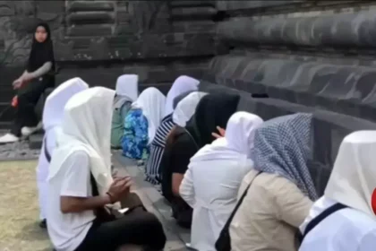 Viral Sekelompok Pria Berzikir di Candi Prambanan, Pengelola Beri Klarifikasi dan Minta Maaf