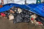 7 Fakta Sampah Tangsel Ditutup Terpal : Dari Bau Menyengat ke ‘Estetika’ Biru