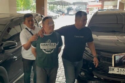 Penampakan Pembeli Tanah yang Diduga Usir Nenek Elina, Diborgol Polisi