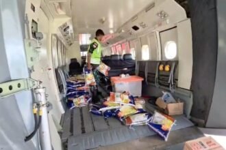 TNI AL Kirim 1,2 Ton Bahan Pokok Pakai Pesawat NC-212 Aviocar ke Pedalaman Aceh
