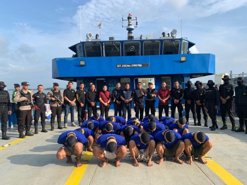 21 Narapidana High Risk dari Lapas Cirebon Dipindahkan ke Nusakambangan