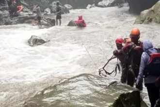Curug Seribu Banjir Bandang Dadakan, Lima Pengunjung Termasuk Balita Diselamatkan