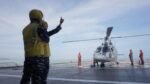 TNI AL Evakuasi Lansia Stroke dari Aceh Tamiang ke KRI dr. Soeharso