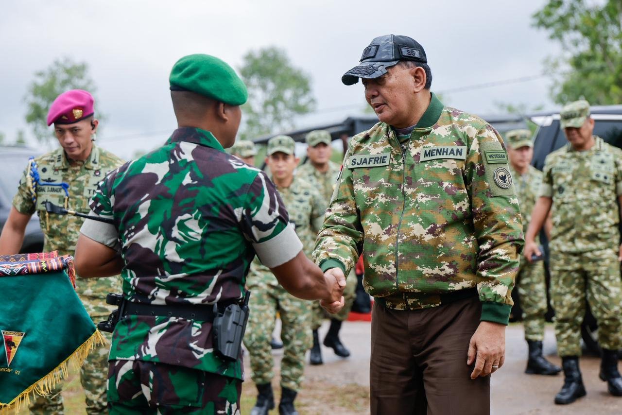 Cek Pasukan di Tapal Batas, Menhan Tekankan Profesionalisme Prajurit 2 (Dok Photo Biro Humas dan Infohan Setjen Kemhan)