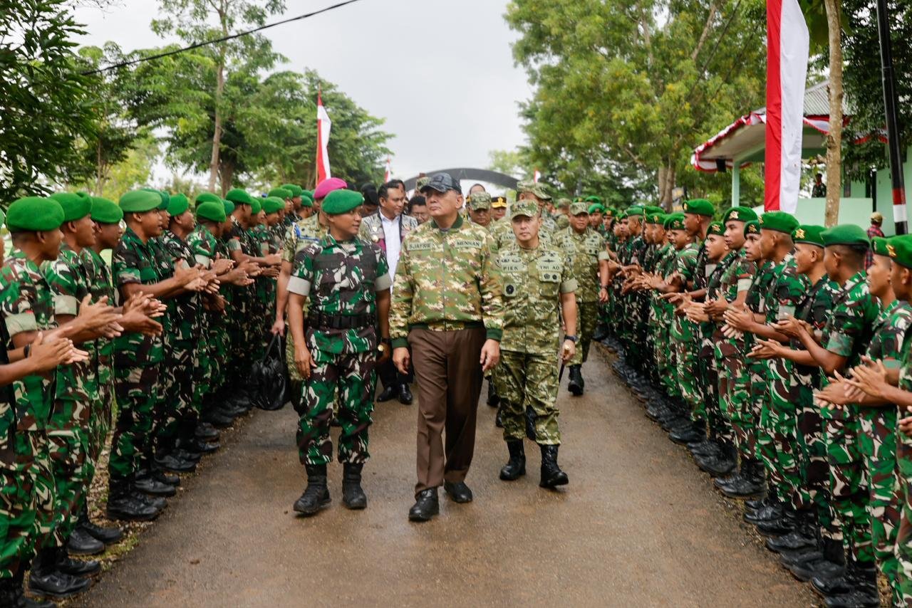 Cek Pasukan di Tapal Batas, Menhan Tekankan Profesionalisme Prajurit 3 (Dok Photo Biro Humas dan Infohan Setjen Kemhan)