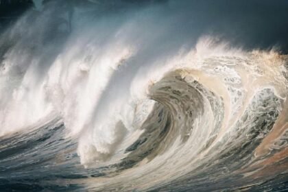 BMKG Peringatkan Gelombang 6 Meter Akibat Siklon Jenna