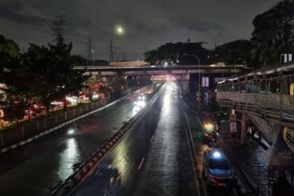 Banjir Jalan DI Pandjaitan Surut, Lalu Lintas Berangsur Normal