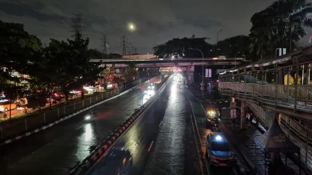 Banjir Jalan DI Pandjaitan Surut, Lalu Lintas Berangsur Normal