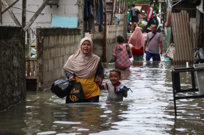 Banjir Rendam 11 RT di Jakarta, Ribuan Warga Terpaksa Mengungsi