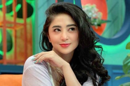 dewi perssik