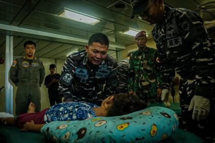 Evakuasi Darurat Bayi Patah Tulang Bahu dan Ibunya dari Pengungsian Banjir Aceh Tamiang ke RS di Medan