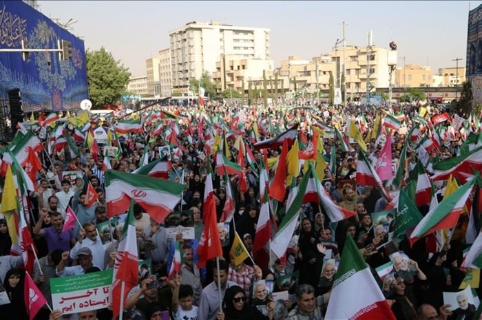 Iran Terputus dari Dunia, Internet dan Layanan Telepon Mati Total