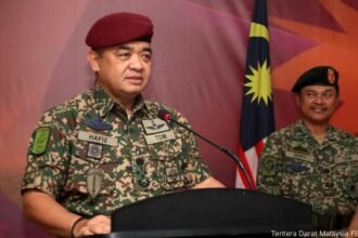 Menteri Pertahanan Mohamed Khaled Nordin meminta Hafizuddeain cuti pada 27 Desember 2025 agar penyelidikan lancar. Jenderal Azhan Md Othman menggantikannya mulai 1 Januari 2026