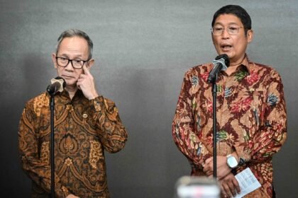 Buntut IHSG Ambruk : Tiga Pejabat Utama OJK Mengundurkan Diri, Termasuk ketua Dewan Komisioner