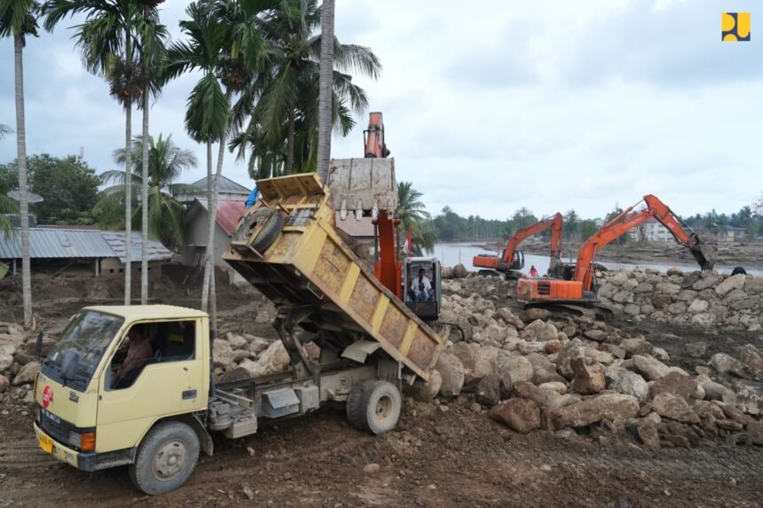 Kementerian PU Bersihkan 23 Muara Sungai Sumatera untuk Cegah Banjir Berulang