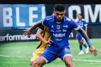 Persib Bandung Kembali Taklukkan Puncak Klasemen Usai Menang Dramatis 1-0 atas PSBS Biak