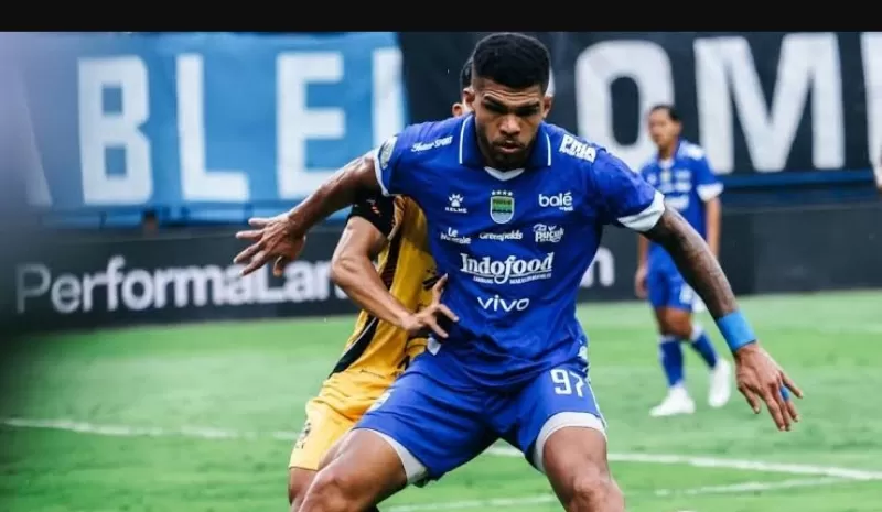 Persib Bandung Kembali Taklukkan Puncak Klasemen Usai Menang Dramatis 1-0 atas PSBS Biak