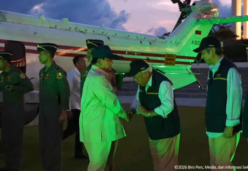Presiden Prabowo Tiba di IKN, Awali Kunjungan Perdana sebagai Presiden, Langsung Tanya soal Rumput