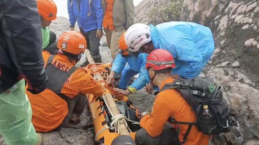 Berakhirnya Pencarian Panjang Pendaki Gunung Slamet, Jenazah Syafiq Dibawa Pulang