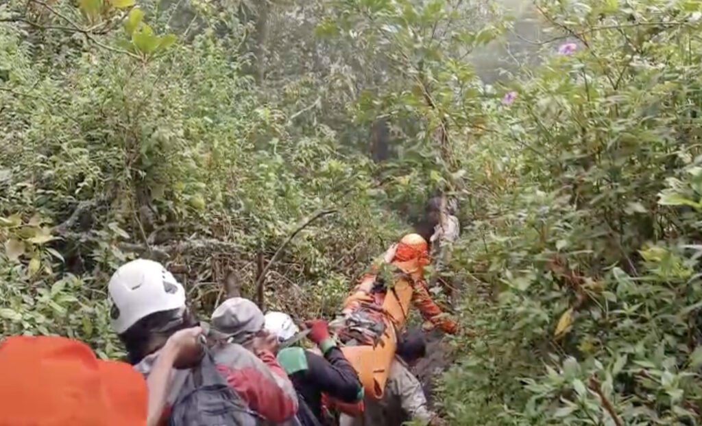Berakhirnya Pencarian Panjang Pendaki Gunung Slamet, Jenazah Syafiq Dibawa Pulang 2 Berakhirnya Pencarian Panjang Pendaki Gunung Slamet, Jenazah Syafiq Dibawa Pulang