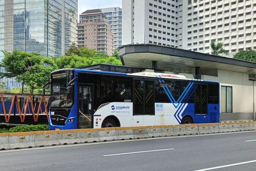 Tarif Transjakarta Rp5.000 Ditunda, Pemprov DKI Jaga Daya Beli Warga