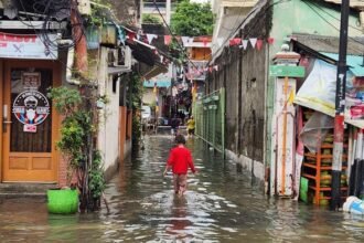 Banjir Belum Surut, 37 RT dan 12 Ruas Jalan di Jakarta Masih Tergenang