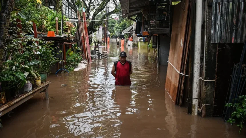 Jakarta Banjir Lagi : 44 Ruas Jalan dan 28 RT Terendam, 458 Warga Mengungsi