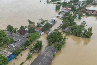 Tanggul Jebol dan Sungai Meluap, Banjir Rendam 3.162 Rumah di Karawang dan Bekasi